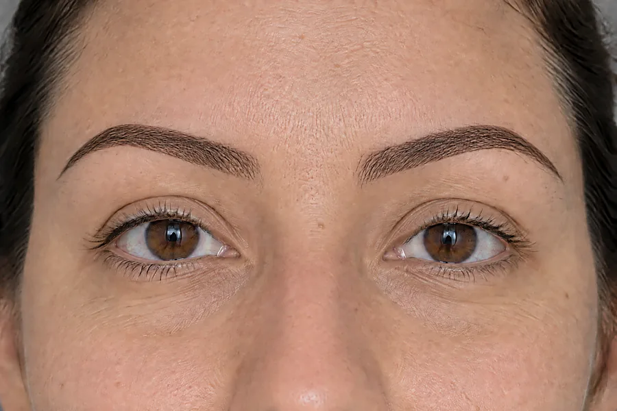 Henna brows: na de behandeling (voorbeeldbeeld)