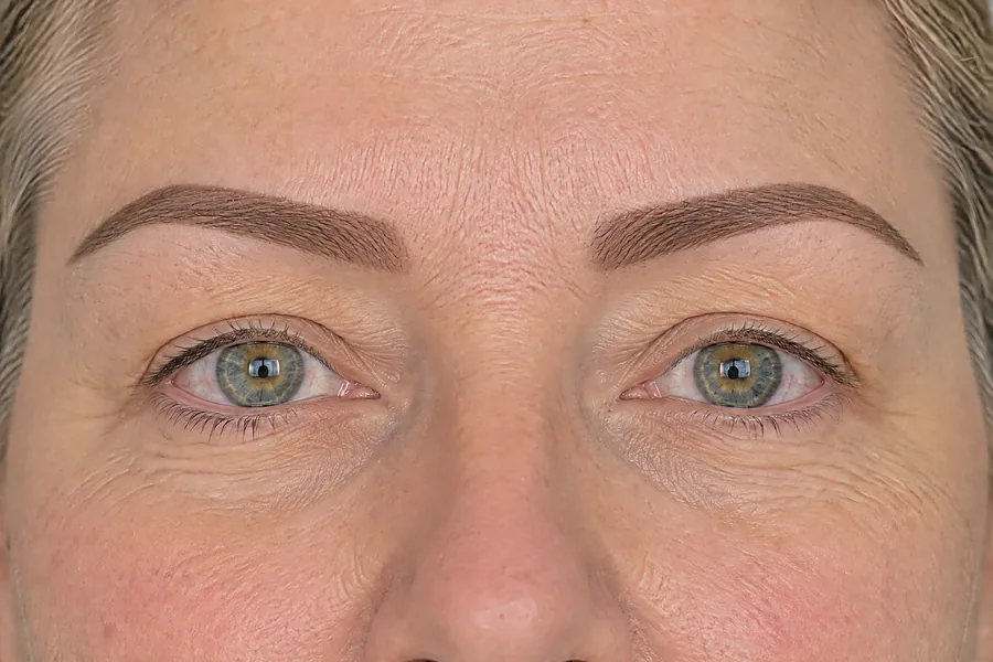 Henna brows: na de behandeling (voorbeeldbeeld)