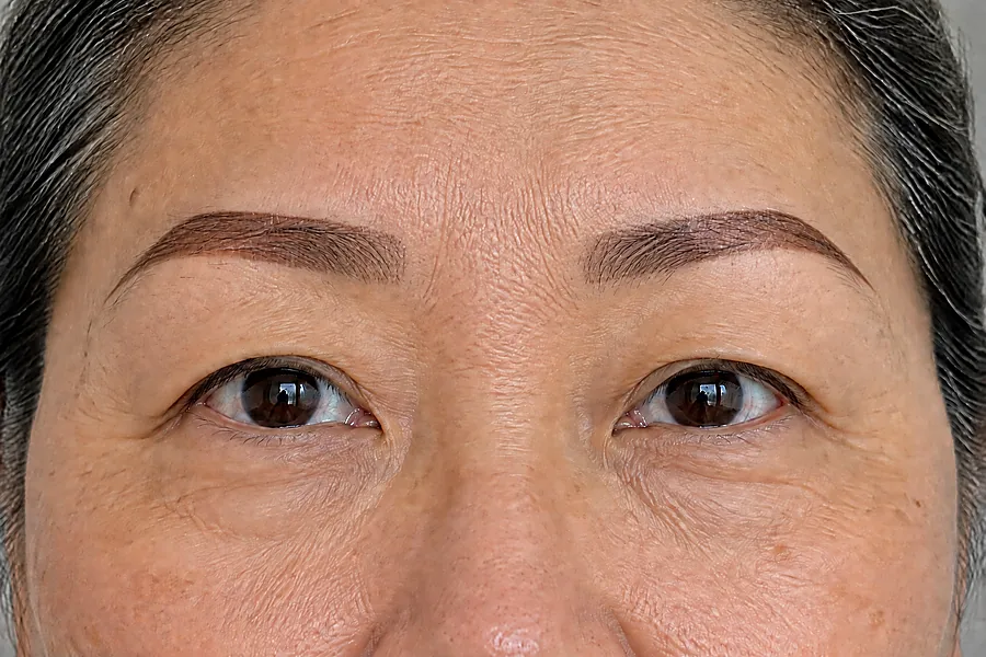 Henna brows: na de behandeling (voorbeeldbeeld)