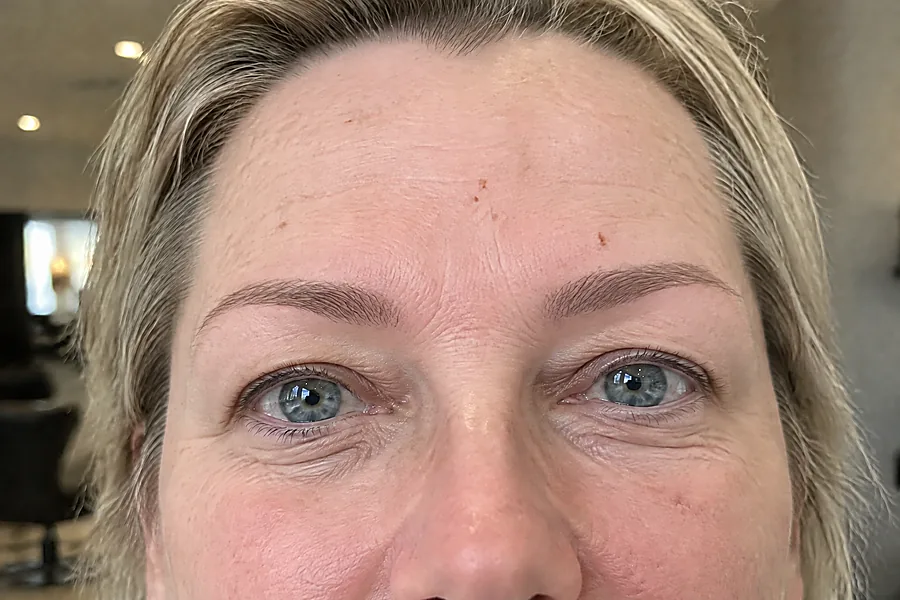 Hybrid brows: na de behandeling (voorbeeldbeeld)